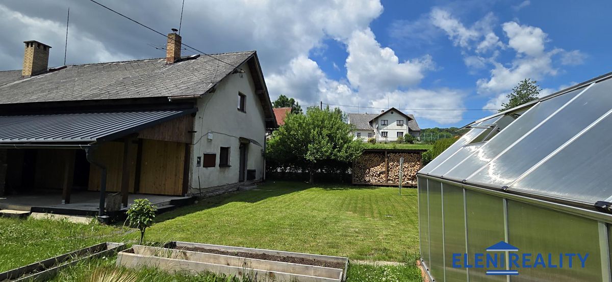 Prodej rodinného domu 228 m², pozemek 785 m²